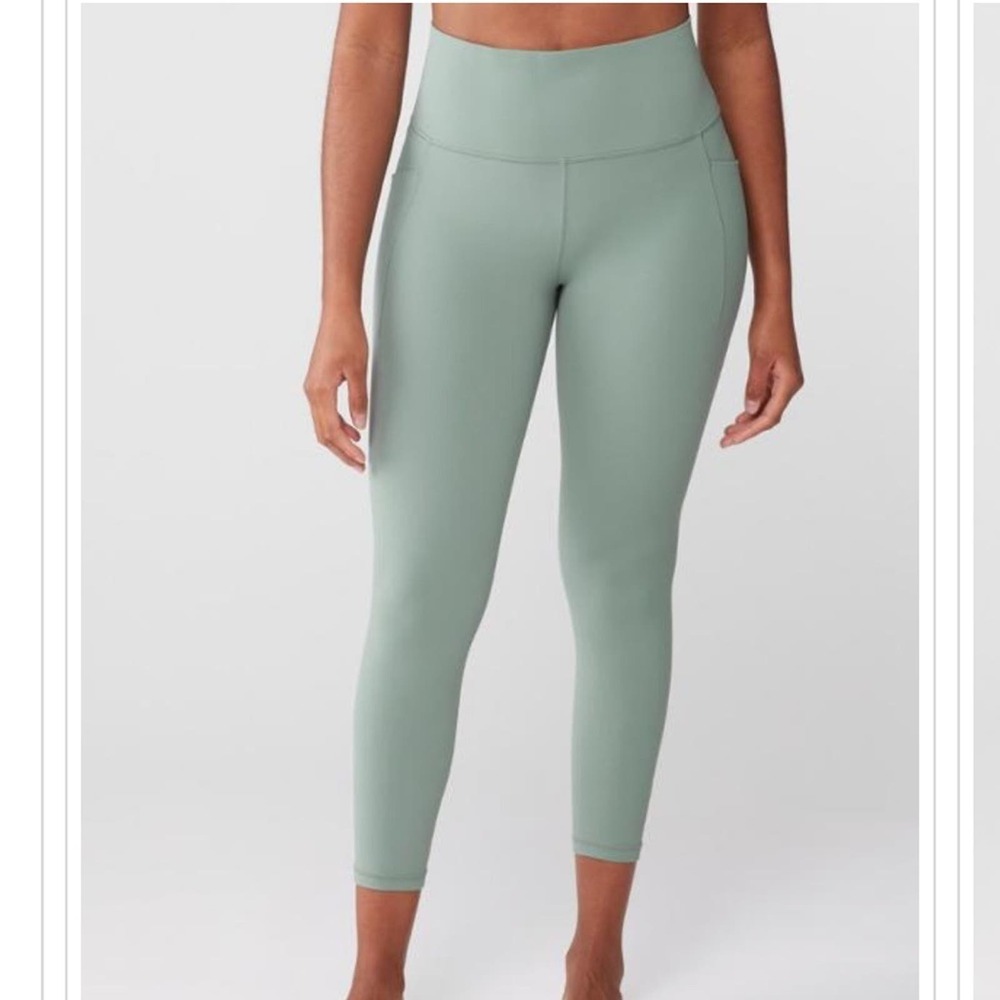Athleta Salutation Stash Pocket II 7/8 Tights